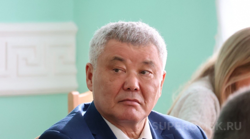 Шелест напутствовал Мендубаева в связи с возвратом из ЦАО Омска в Кормиловку