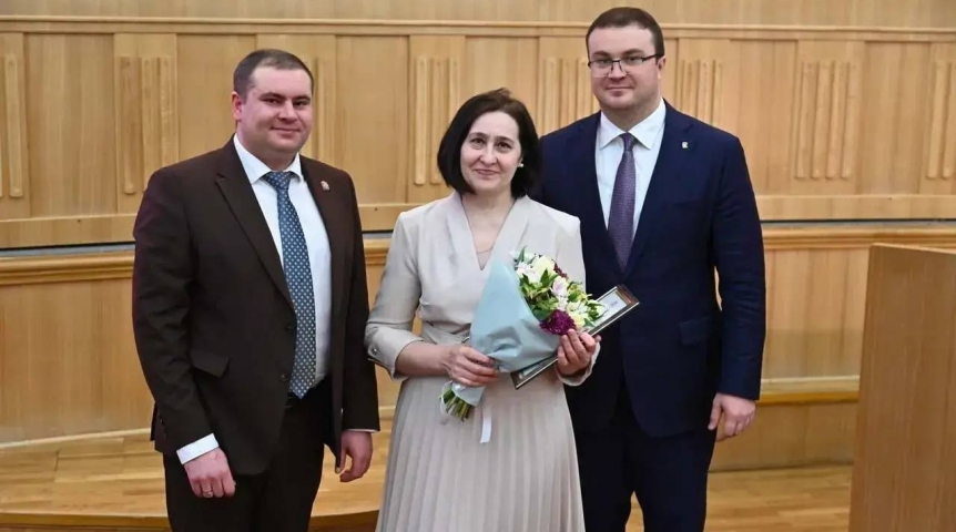 Хоценко наградил 73 работников коммунального хозяйства Омской области: список