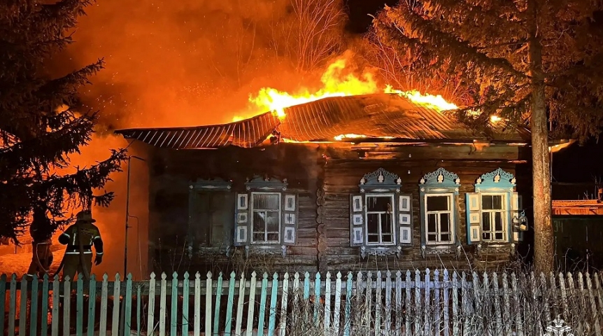 Происшествия в Омске В жутком ночном пожаре под Омском погибли два человека