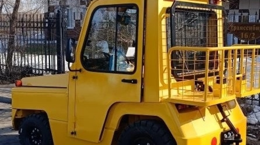 Омский аэропорт перед закрытием показал новую технику Омский аэропорт перед закрытием показал новую технику