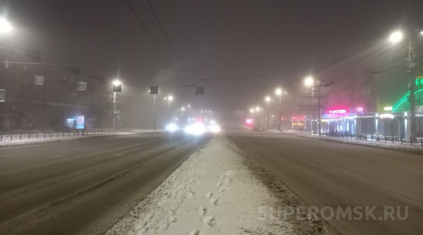 Общество На Омск движется большой затяжной снегопад
