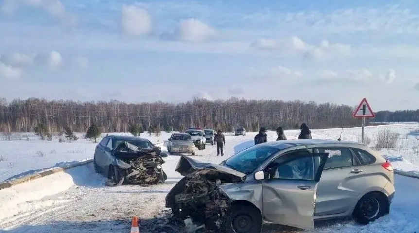 Происшествия в Омске Пять человек пострадали в жутком ДТП в Омской области
