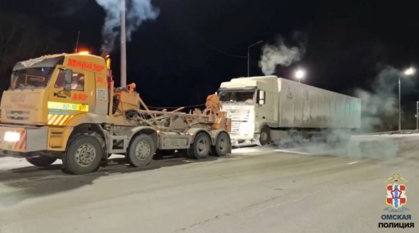 Общество На трассе Тюмень – Омск поймали пьяного дальнобойщика с 20 тоннами закуски