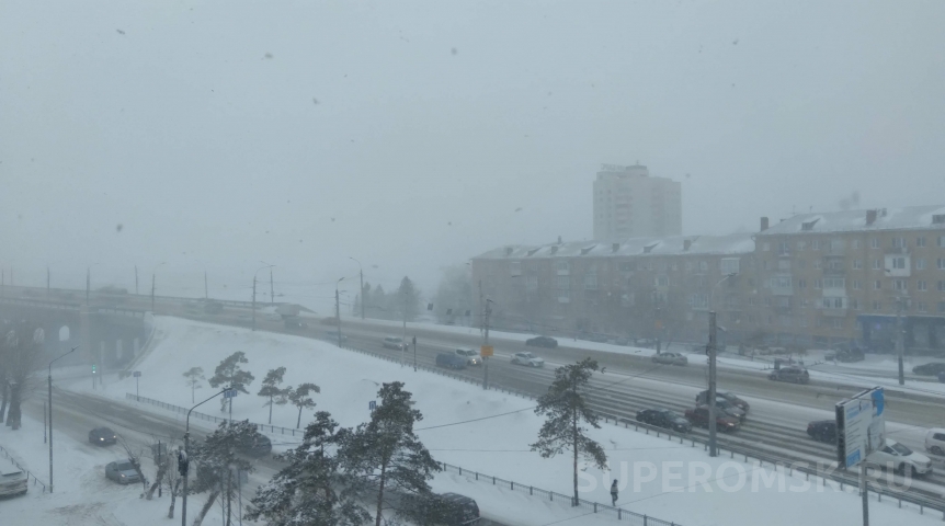 Общество На Омск и область движется большой затяжной снегопад