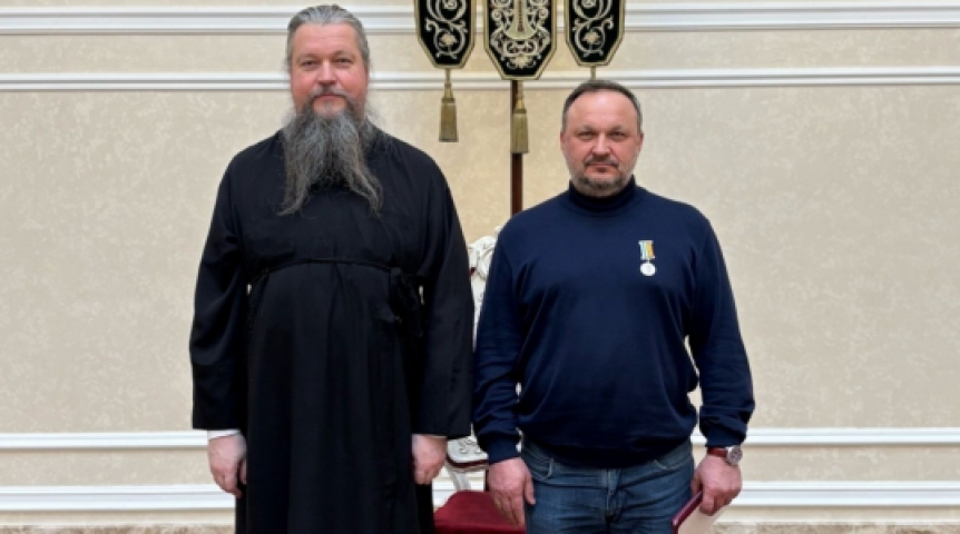 Важное Митрополит Дионисий вручил Геннадию Долматову медаль святителя Сильвестра