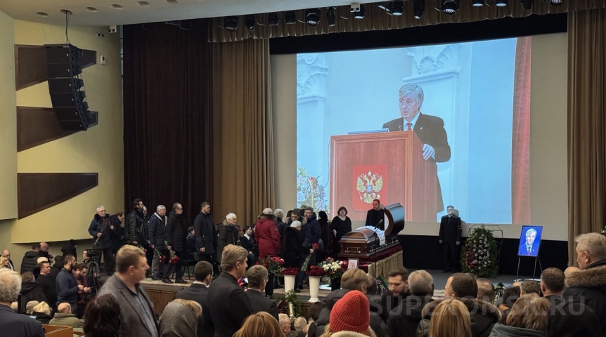 В Омске проводили в последний путь экс-мэра и депутата Госдумы Виктора Шрейдера