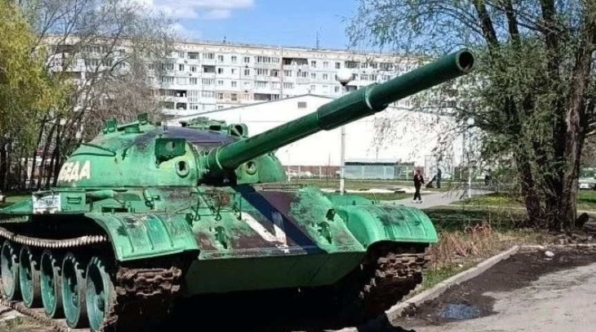 Общество Покалечивший ребенка дворовый танк отправили в омский музей