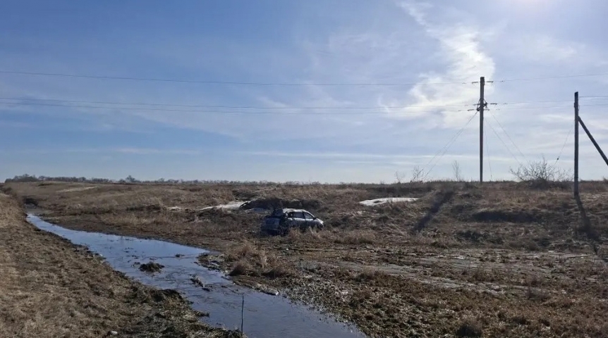 В полиции сообщили об опьянении омички, улетевшей в кювет с детьми В полиции сообщили об опьянении омички, улетевшей в кювет с детьми