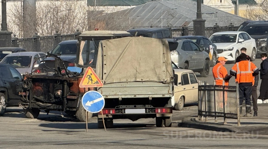 Автоновости После жалоб на ямы Комсомольского моста омичи стали жаловаться на его ремонт