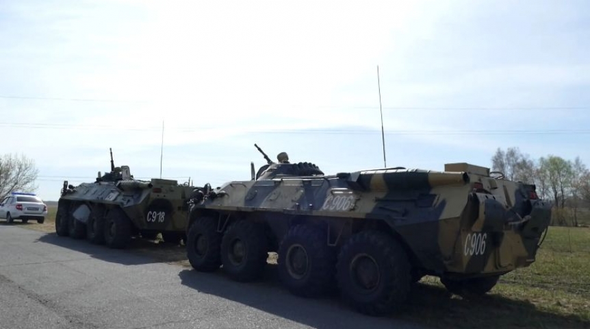В двух омских районах провели учения с бронетехникой В двух омских районах провели учения с бронетехникой