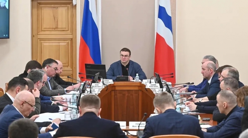 Хоценко провел оперштаб по ключевым стройкам Омской области Хоценко провел оперштаб по ключевым стройкам Омской области