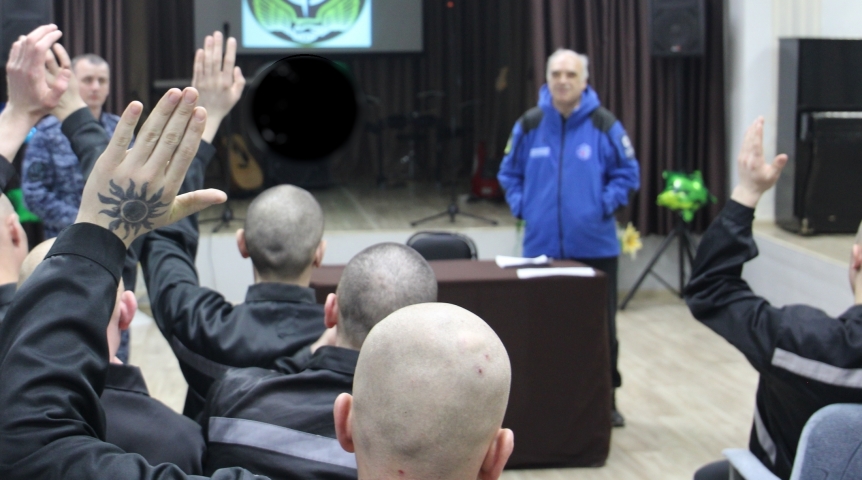 Общество Омским заключенным рассказали об особенностях поиска людей и ориентирования на местности