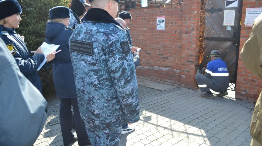 Судебные новости Приставы взыскали долг с омички с «нарушениями»: не дали справку от ковида и чек на 200 000 рублей