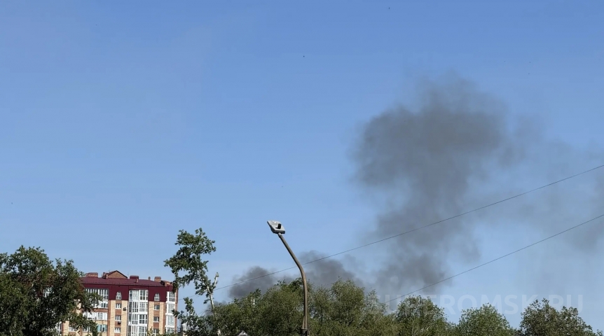В Омске поднялся столб черного дыма: что горит? В Омске поднялся столб черного дыма: что горит?
