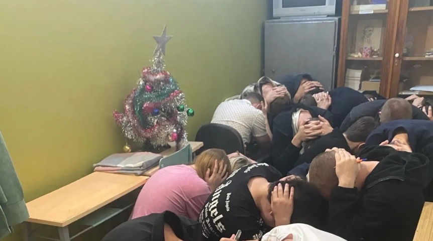 Омских студентов и елку эвакуировали в ходе учений «Опасность атаки БПЛА»