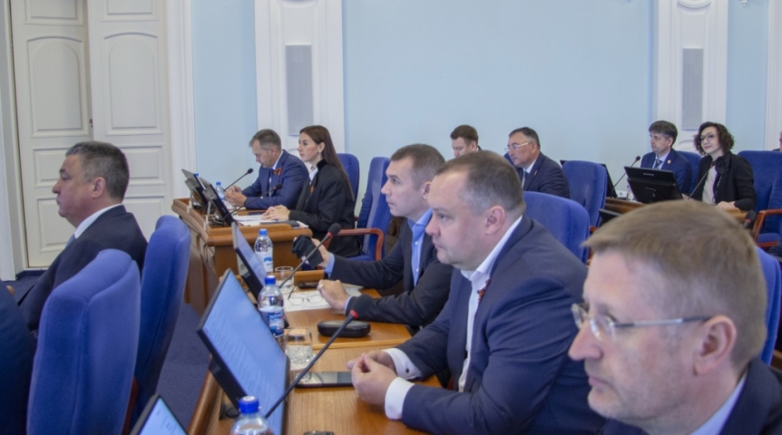 В областном парламенте обсудили законопроект об охране зеленых насаждений В областном парламенте обсудили законопроект об охране зеленых насаждений