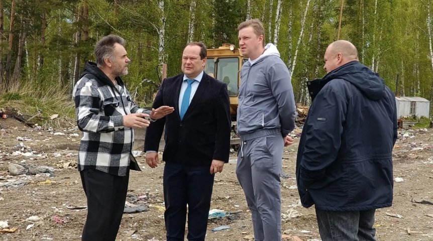 Глава омского Минприроды в контрастном образе посетил седельниковскую свалку