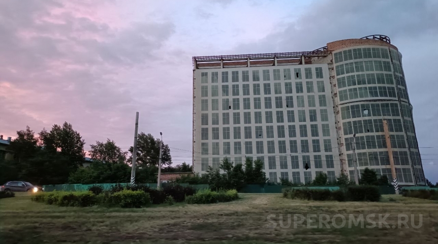 Застройщика наказали за недострой гостиницы у омского Телецентра
