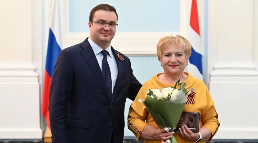 Власть Губернатор Хоценко присвоил почетное звание омскому эксперту охраны атмосферного воздуха