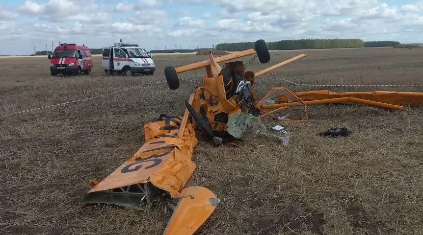 Появились кадры с места крушения самолета под Омском