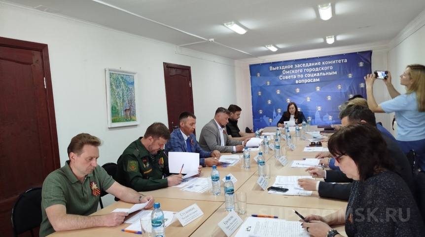 Общество Омские депутаты оценили готовность детских лагерей к летнему сезону