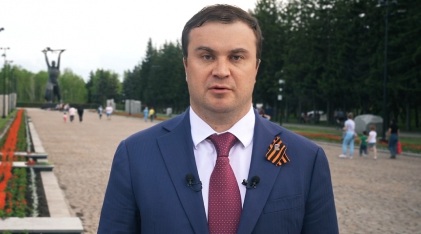 Губернатор Хоценко поздравил омичей с Днем Победы