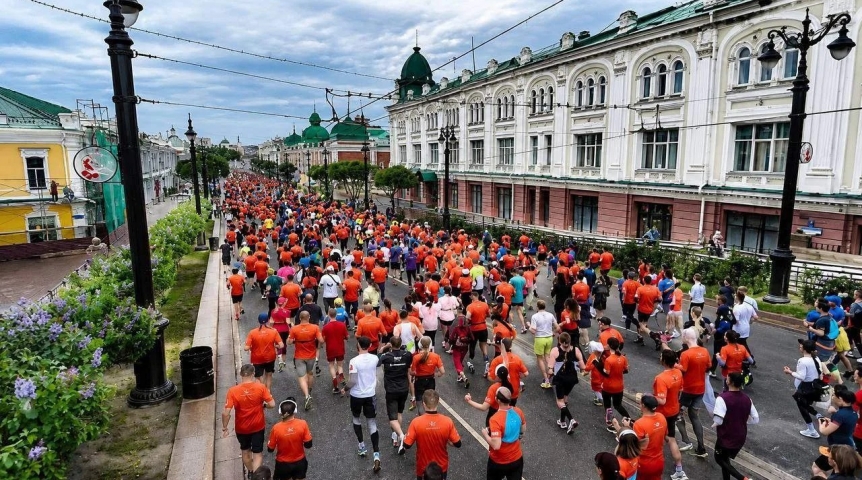 Новости спорта В Омске назвали победителей рекордного полумарафона «Забег.РФ»