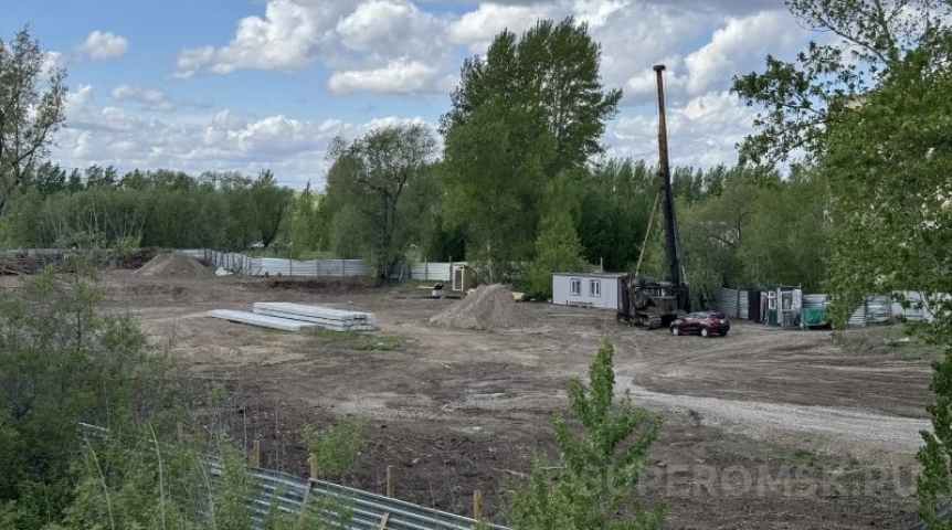 В Омске начали строить развлекательный комплекс у ДОСААФа В Омске начали строить развлекательный комплекс у ДОСААФа