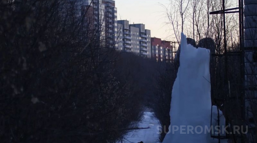«Омск РТС» предостерегли из-за ледяного сталактита у бюста Ленина «Омск РТС» предостерегли из-за ледяного сталактита у бюста Ленина