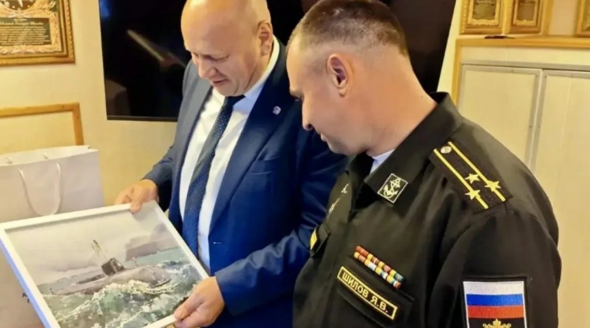 Мэр Шелест побывал на атомном ракетном крейсере «Омск» Мэр Шелест побывал на атомном ракетном крейсере «Омск»