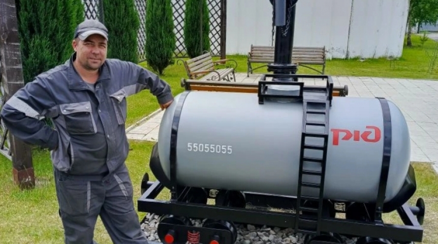 Омский сварщик изготовил из «вторсырья» именную цистерну Омский сварщик изготовил из «вторсырья» именную цистерну