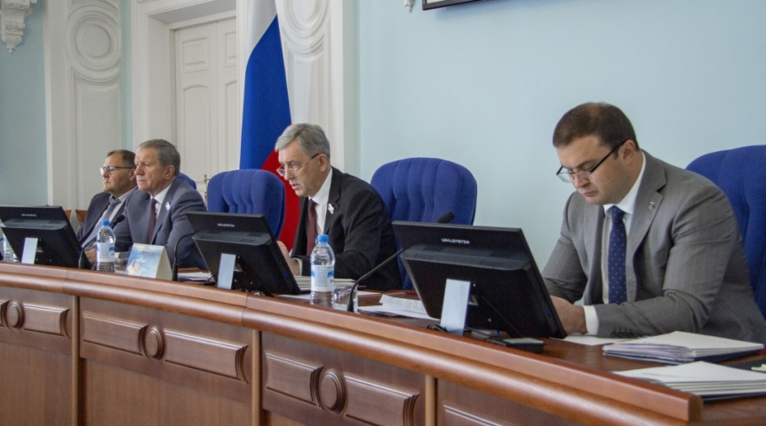 Главное Депутаты Законодательного Собрания расширили меры поддержки многодетных семей в Омской области