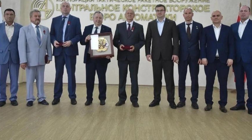 Власть Хоценко вручил коллективу омского ЦКБА госнаграды по распоряжению президента России