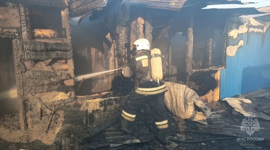 В Омской области в масштабном пожаре погиб человек