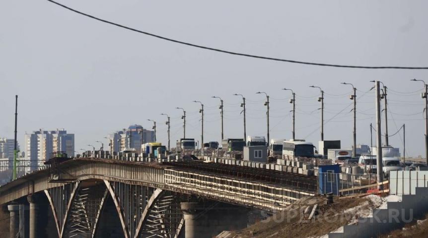 Общество Прокуратура обязала устроить навигационные знаки на мосту через Иртыш в Омске
