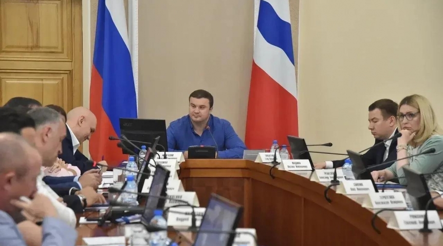 Хоценко провел заседание «Парламентского клуба» в Омске Хоценко провел заседание «Парламентского клуба» в Омске