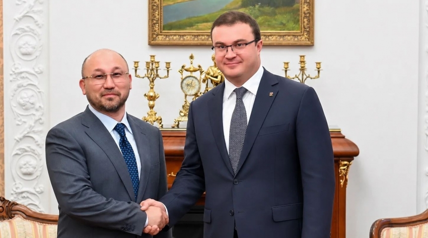 На старте российско-казахстанского форума в Омске Хоценко принял посла Республики Абаева На старте российско-казахстанского форума в Омске Хоценко принял посла Республики Абаева