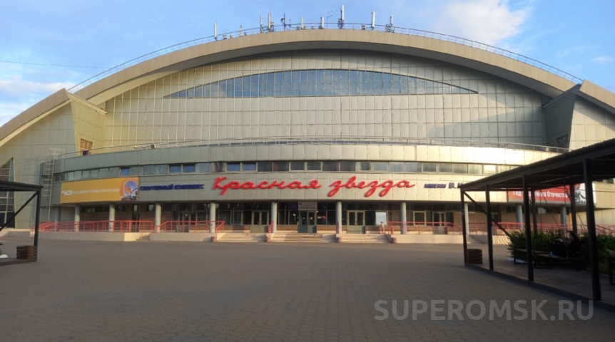 Новости спорта «Иртыш» после ухода 20 футболистов начал подписывать омских игроков
