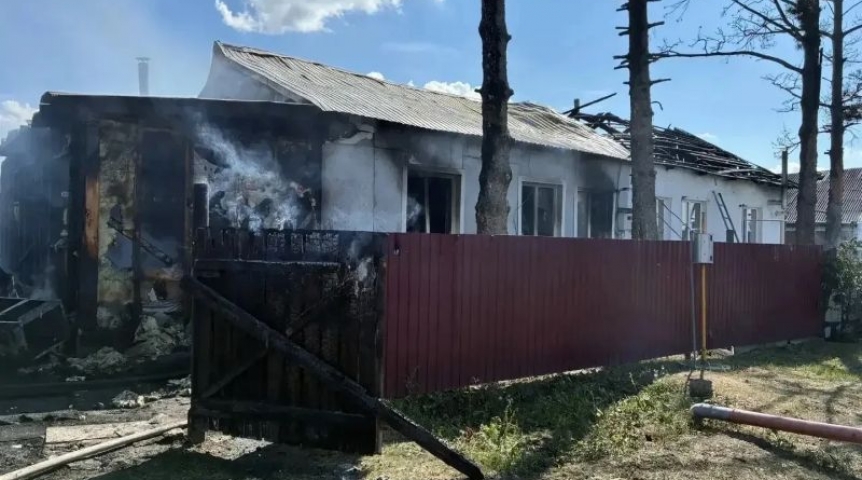 Бабушка с внуком погибли в страшном пожаре в Омской области