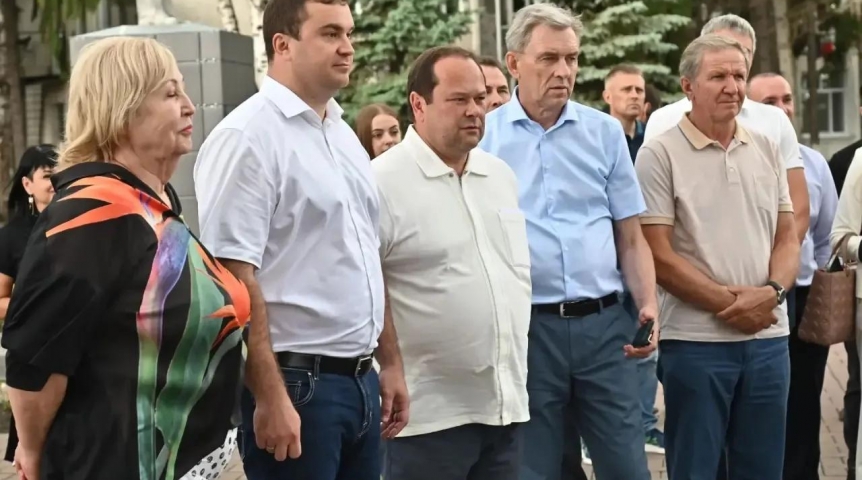 Омский губернатор Хоценко встретился с главой – экс-депутатом от КПРФ Омский губернатор Хоценко встретился с главой – экс-депутатом от КПРФ