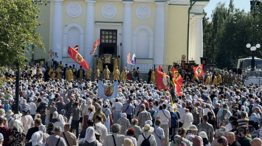 Общество Митрополит Дионисий на крестном ходе в Омске: «Многие люди одиноки, даже в окружении других»