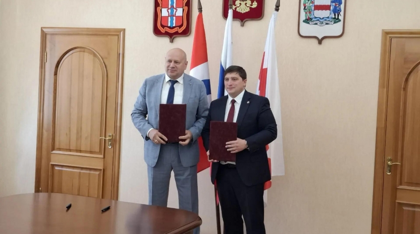 Шелест подписал соглашение о сотрудничестве с главой Нижнекамска Шелест подписал соглашение о сотрудничестве с главой Нижнекамска