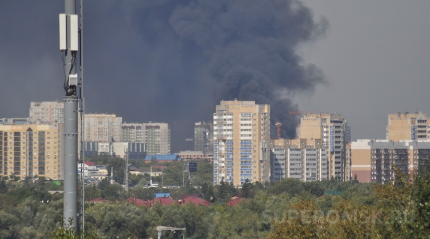 Происшествия в Омске Стало известно о пострадавших в мощном пожаре в «Кварталах Драверта» Омска