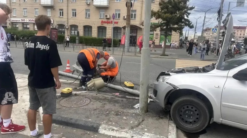 Происшествия в Омске Влетевшему в толпу пешеходов омскому водителю стало плохо