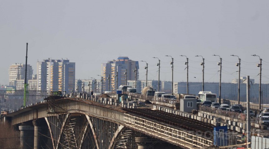 Общество На мосту у омского Телецентра нашли трещину