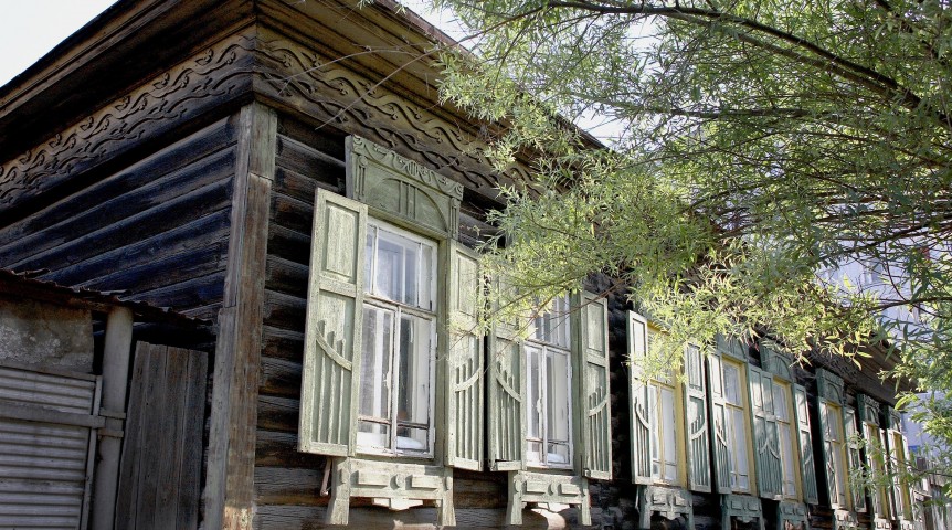 Новости недвижимости В Омске снесли уникальный дом деревянного модерна, попавший в зону КРТ