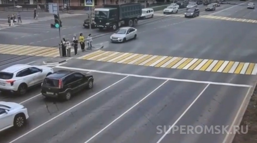 Движение на омской улице Богдана Хмельницкого реорганизовали в пользу пешеходов Движение на омской улице Богдана Хмельницкого реорганизовали в пользу пешеходов