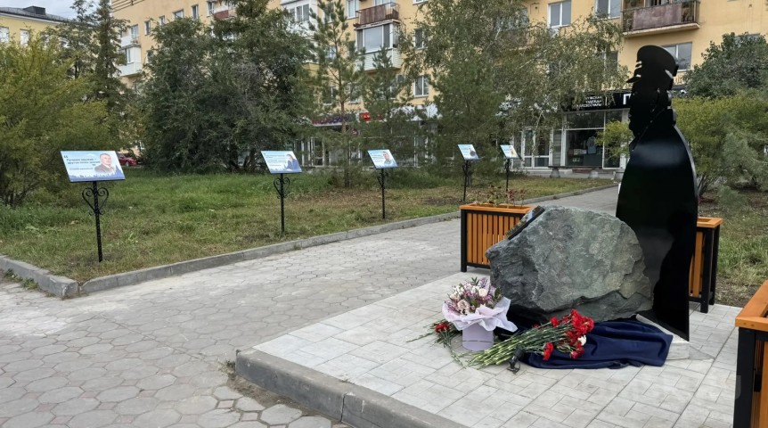 Памятник Жириновскому в Омске снабдили цитатами политика Памятник Жириновскому в Омске снабдили цитатами политика