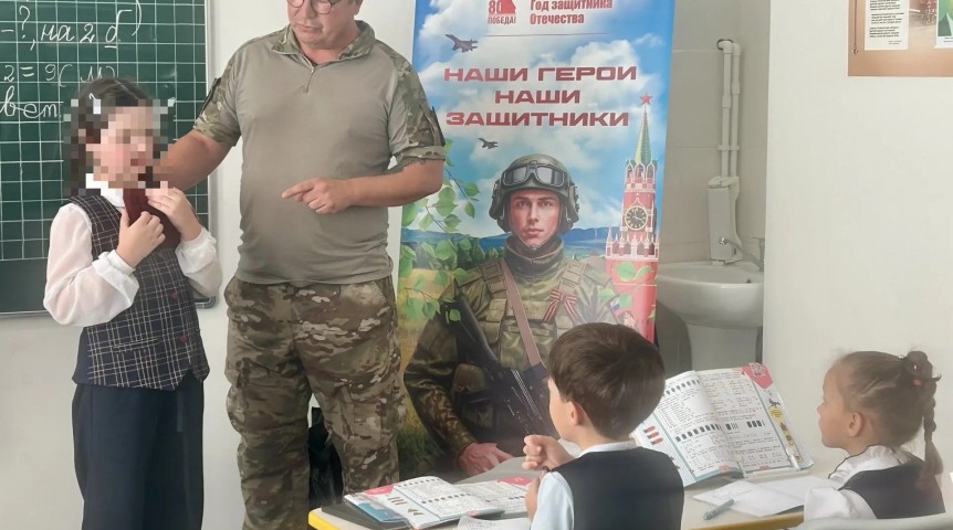 Школьнице из Омского района вручили награду погибшего отца – медаль «За отвагу» Школьнице из Омского района вручили награду погибшего отца – медаль «За отвагу»