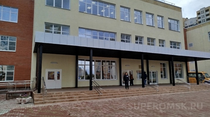 Общество Владимир Корбут напутствовал учеников новой школы в омском «Серебряном береге»